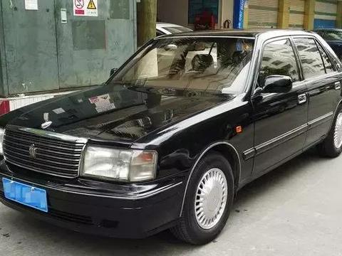 丰田全新皇冠曝光！国内却面临停产？网友狂喷：竟沦落到这地位！