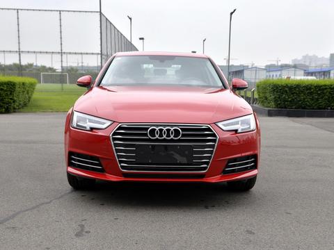 低配奥迪A4L，顶配大众迈腾，一模一样的售价很难选？