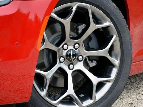 单看车标值300万, 档次比7系A8更高, 进口V6卖35万无人识!