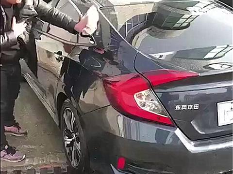 洗车店现15万本田思域，排气管有9根！网友看后，称：够霸气！