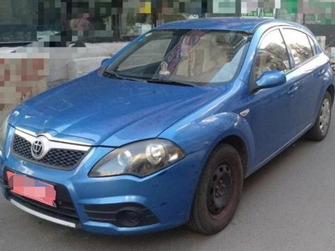 落地价6万，现在只需2万，空间一流，车主：开起来很轻松！