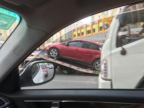 网传偷车贼6秒偷走一辆车，你怕吗？网友说，别想太多