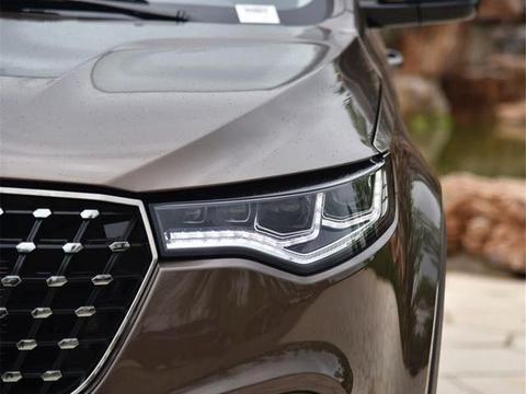 众泰又火了一把，4米9的6座SUV上市，卖14万，气势不输路虎揽胜