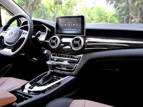 不要再买帝豪了？这车价格才七万，标配无钥匙加EPS