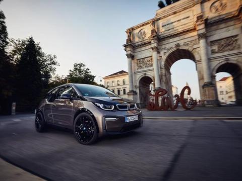 但体积却能维持原尺寸，因此并不影响车室内有效空间