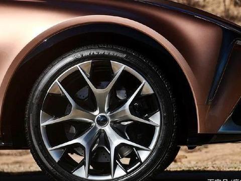 雷克萨斯迎来全新SUV, 搭配22寸的巨大轮圈，还有十分夸张的内饰