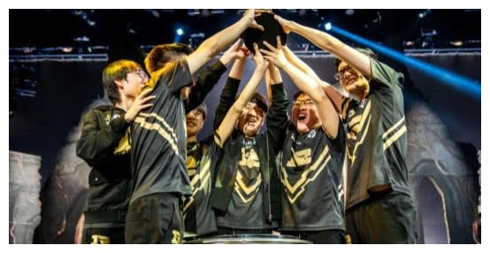 RNG夺冠语音曝光,网友:最强大脑也不过如此