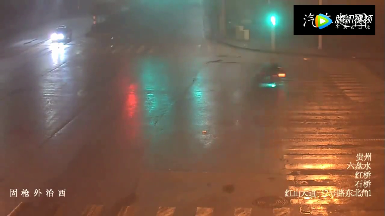 大货车司机踩断了刹车，还是没能救下闯红灯的电动车！