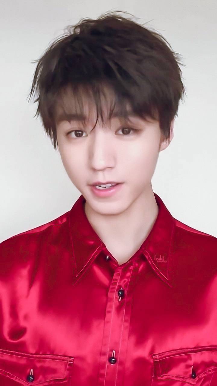 王俊凯提驾照了,还温柔的教粉丝学车?期待带着千玺和王源兜风!