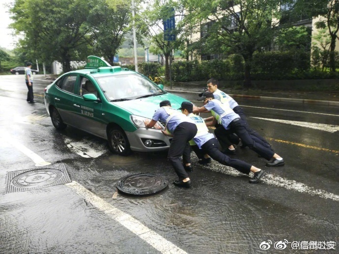 广州大暴雨,这些地方出现水浸