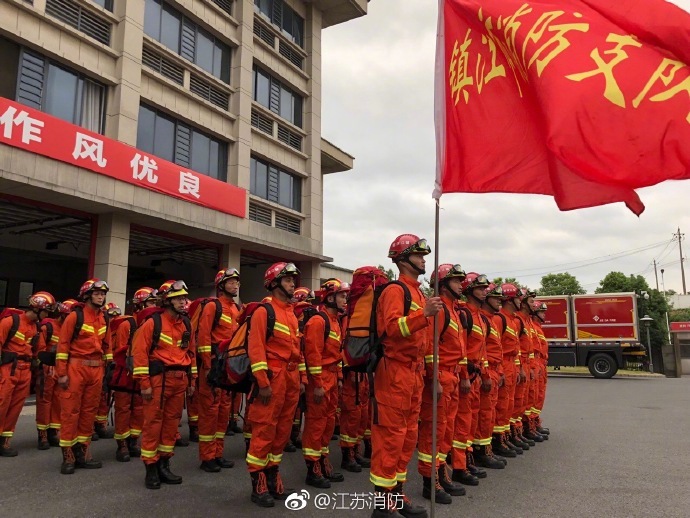 江苏千余消防官兵赴山东寿光开展抗洪抢险