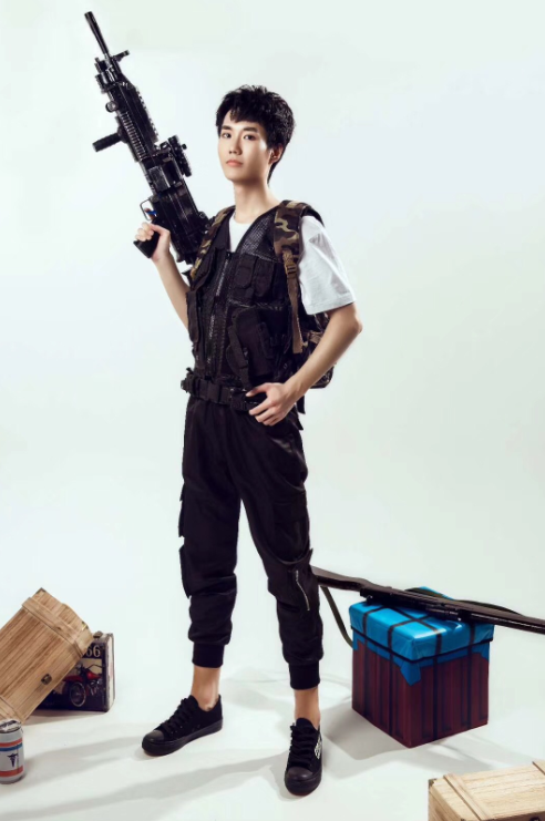 你想要的女装大佬来了!主播奇怪君破百万粉丝