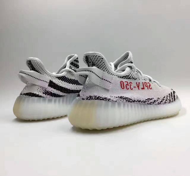 带你近距离观看这匹白斑马--Adidas Yeezy 350v2 Zebra