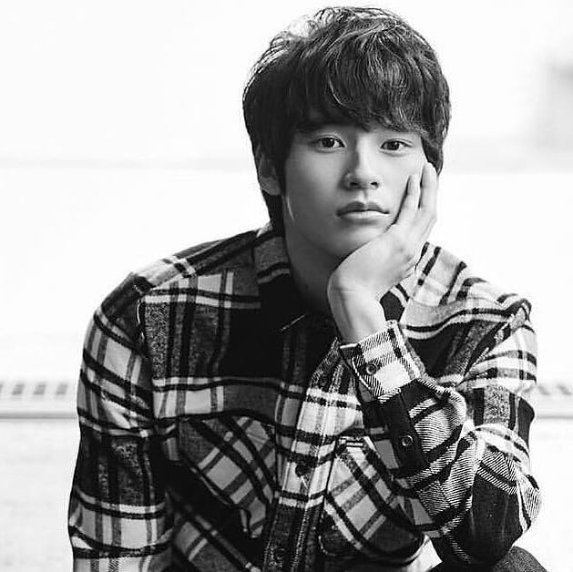 1999 年出生的冈田健史是一位年轻的日本演员。今年