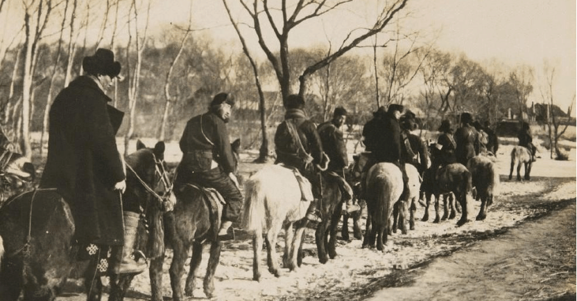 老照片: 1920年代东北土匪真实生活, 残忍不睹