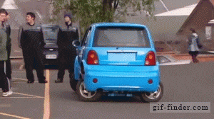 搞笑段子: ?朋友开鲜花店,我去店里玩,碰见一对帅哥美女进店看花.