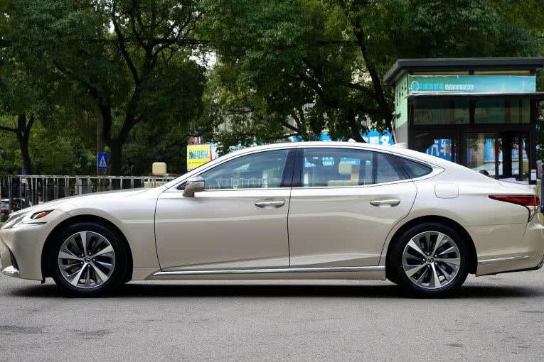 只卖88万的日系车，配10AT比红旗L5还省油，加价提车也不过分！