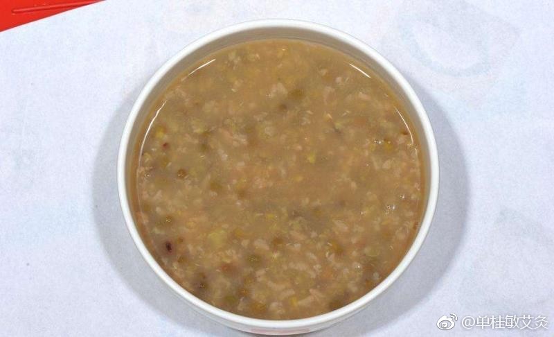 小米绿豆粥不错,应该是夏天的清凉饮食