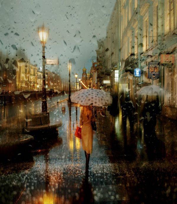 车窗外的都市浸在雨中的繁华与孤独