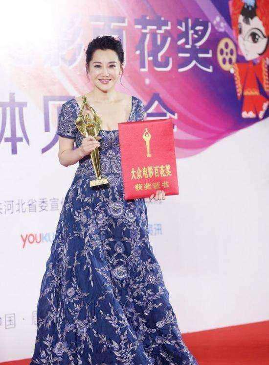 为何48岁许晴至今无人敢娶, 看了这几张图后!