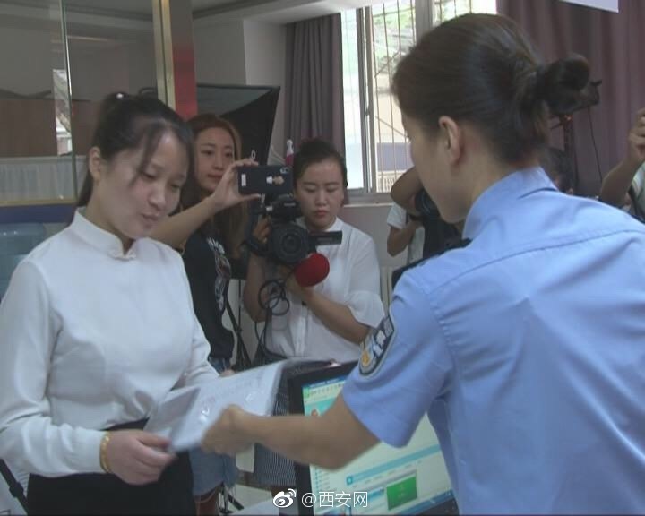 她 | 是第45万名新西安人 用五分钟落户大西安