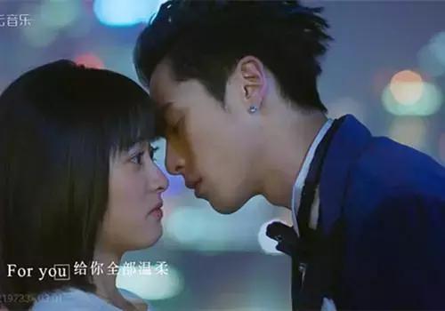 关灯后，男朋友吻你的7种方式，中4种以上真爱无疑！