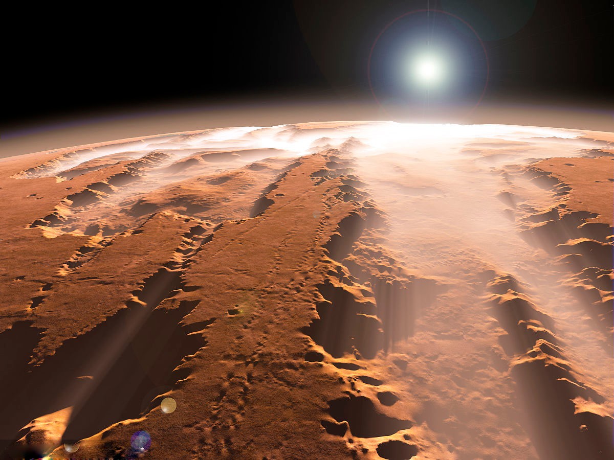 照片显示,火星的巨大峡谷普遍存在着明显的冲刷痕迹
