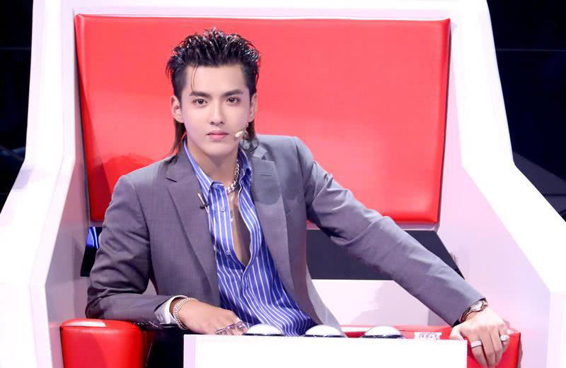 粉丝把吴亦凡送上美国音乐榜首,是为国争光还是丢人丢到国外?