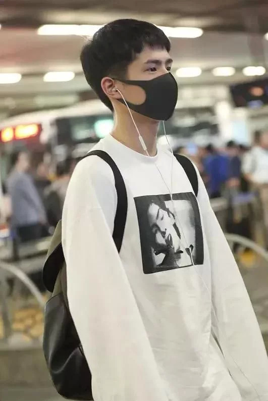 你真的以为明星们随便戴个口罩都好看吗?