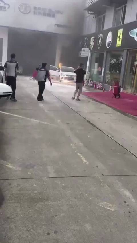 爆竹声声迎端午，电动车电池着火噼啪响，   ​