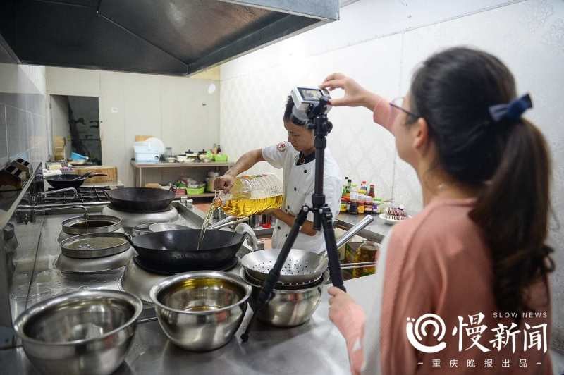 慢新闻 | 从留守儿童到网红厨师 美食作家王刚-