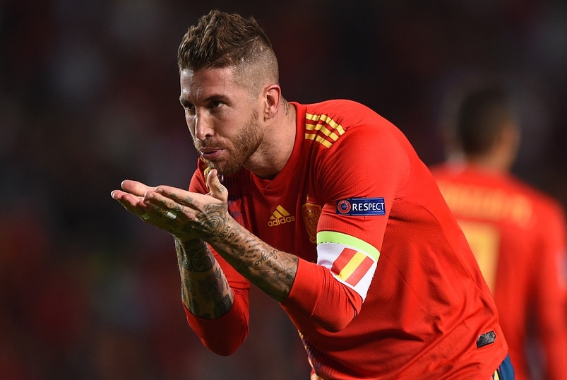 拉莫斯进球后,注意到他的庆祝动作,c罗