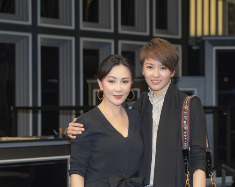 刘嘉玲微博晒女神合影:陈慧琳钟楚红梁咏琪一