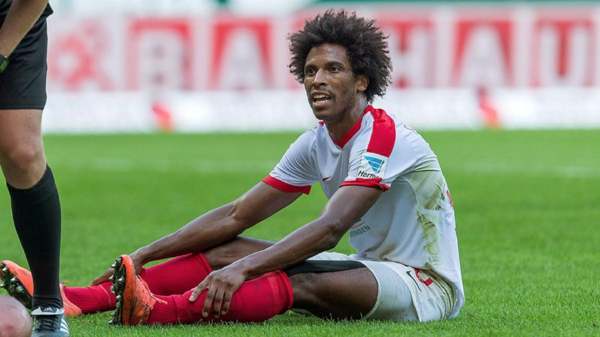 聚焦德国足球:主教练场边可以使用平板;球员逃