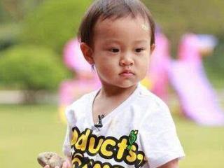 易烊千玺最想删掉的照片 818那些小时候长得很