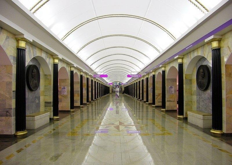 俄罗斯圣彼得堡地铁 就像一座地下艺术宫殿漂亮得很