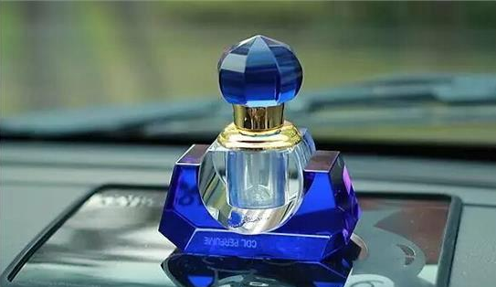 注意，夏天是汽车自燃的高发季，车上避免放置这些东西！