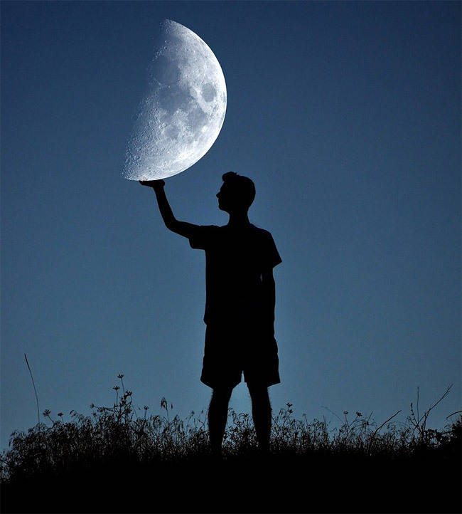 摄影| 一伸手,就抓到月亮了. ————