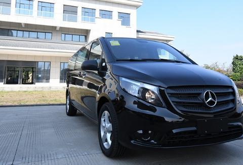 50万的车百万级享受，4+2内饰设计，加装埃尔法座椅，叫板GL8