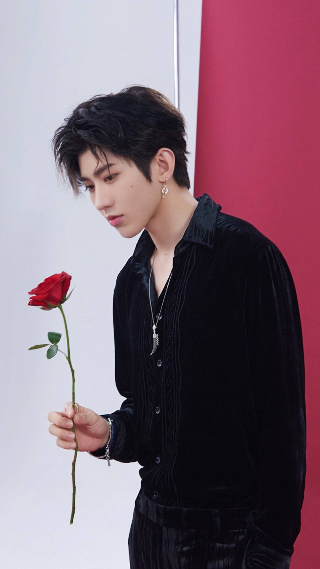 蔡徐坤三格壁纸