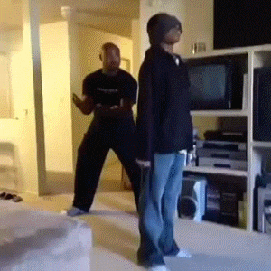 搞笑十三张: 这么小就会壁咚美女了, 长大还了得