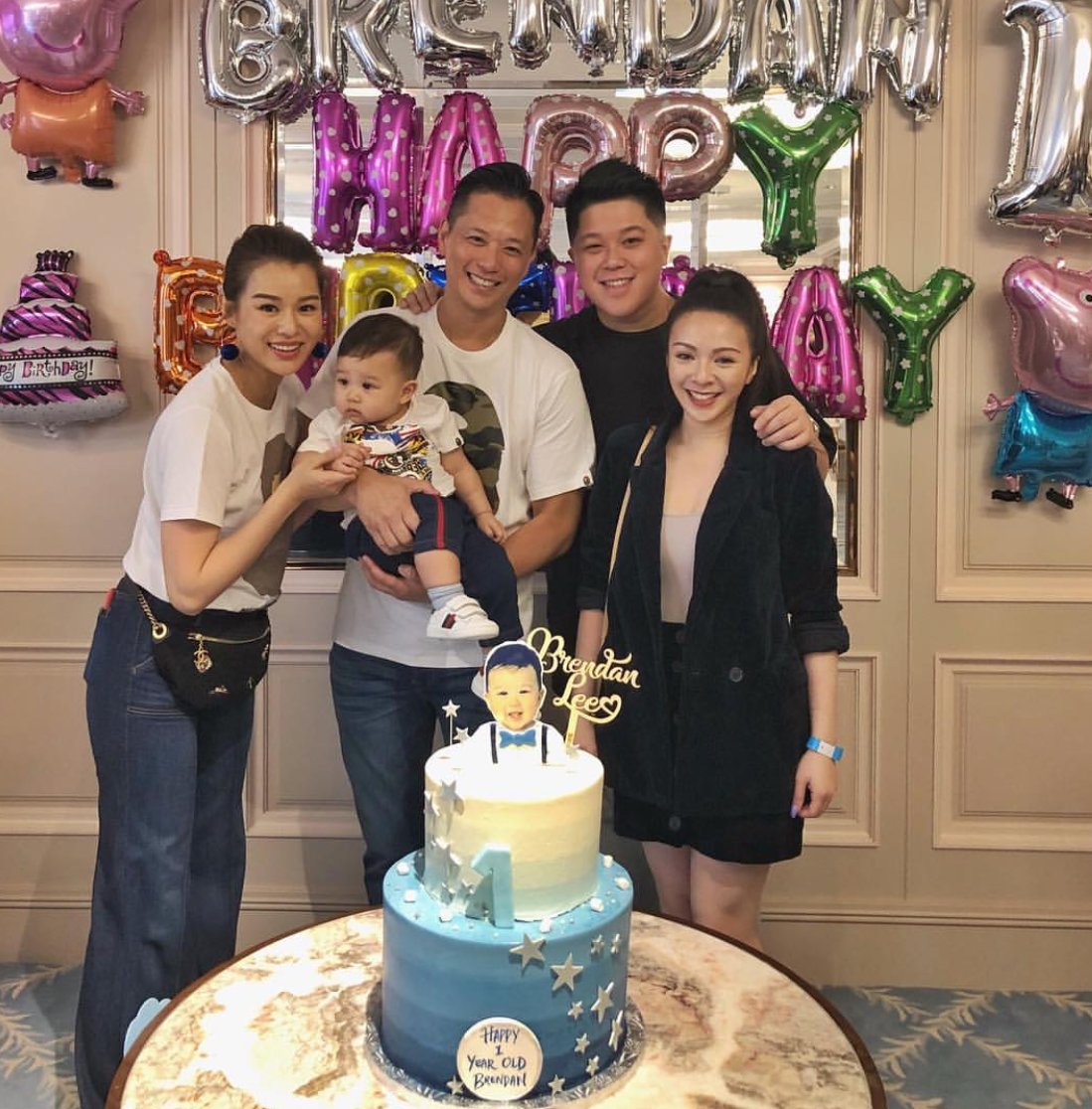 胡杏儿夫妇再为儿子举行周岁生日派对,宝宝萌呆出镜可爱爆表