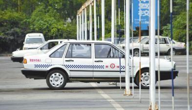 2017年考驾照有几次补考机会, 补考费是多少?