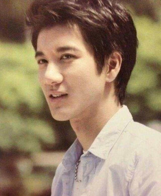 易烊千玺最想删掉的照片 818那些小时候长得很