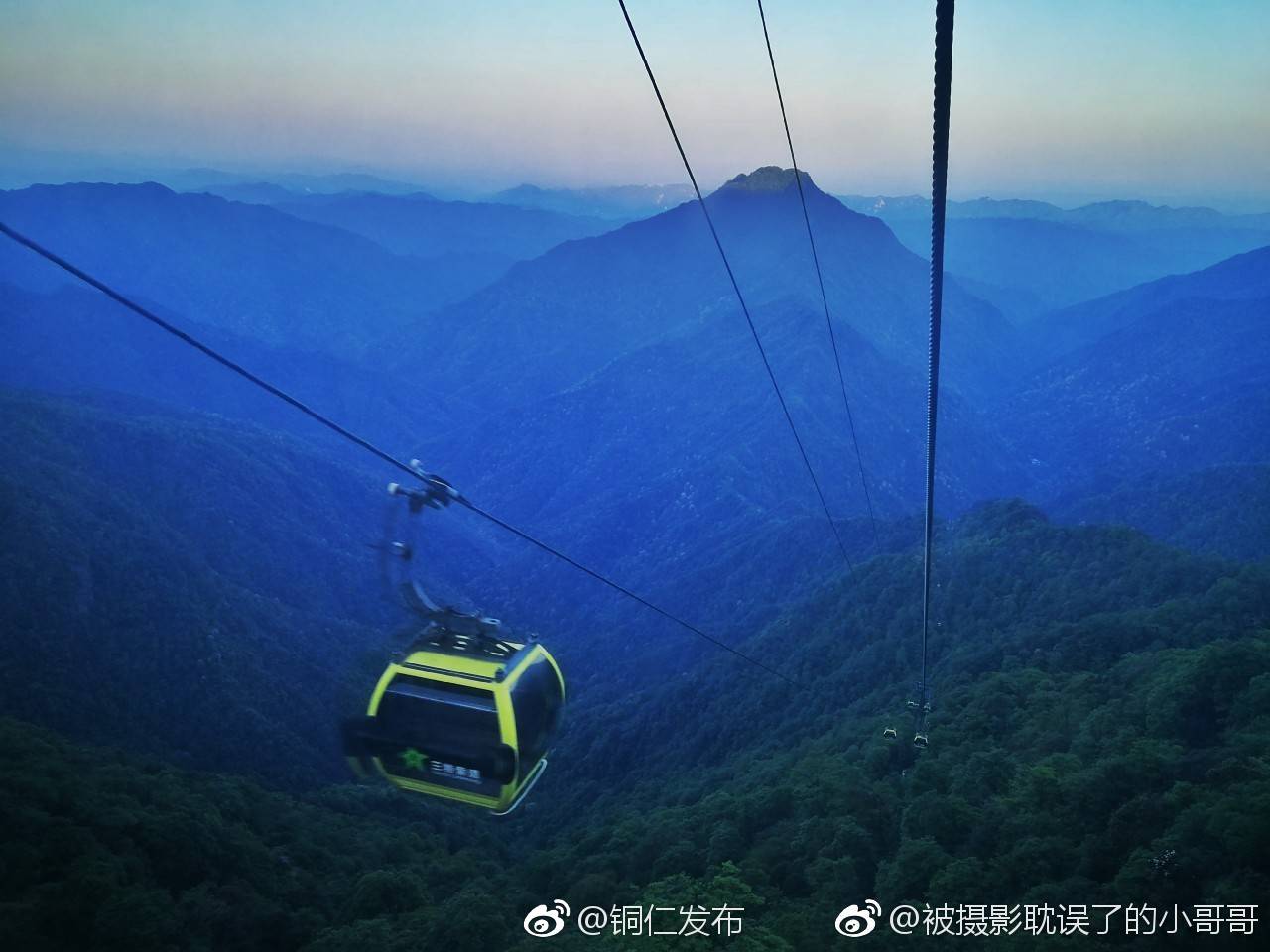 黔东有一灵山，名曰梵净。一山独秀，三山生谷，得名于梵天净土