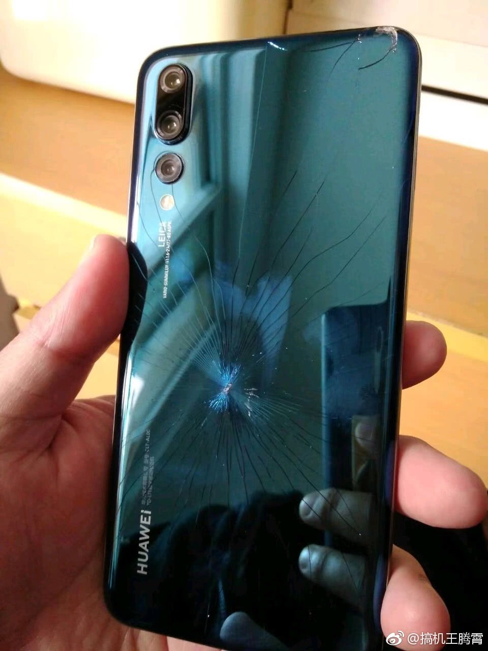 12pro摔碎照片,苹果12pro摔坏图片 要命:华为p20 pro摔碎 维修价能买红米note 5