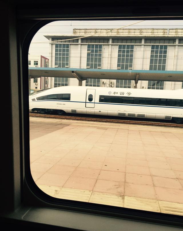 异地恋,听到男友这句话,我下了火车就回去了