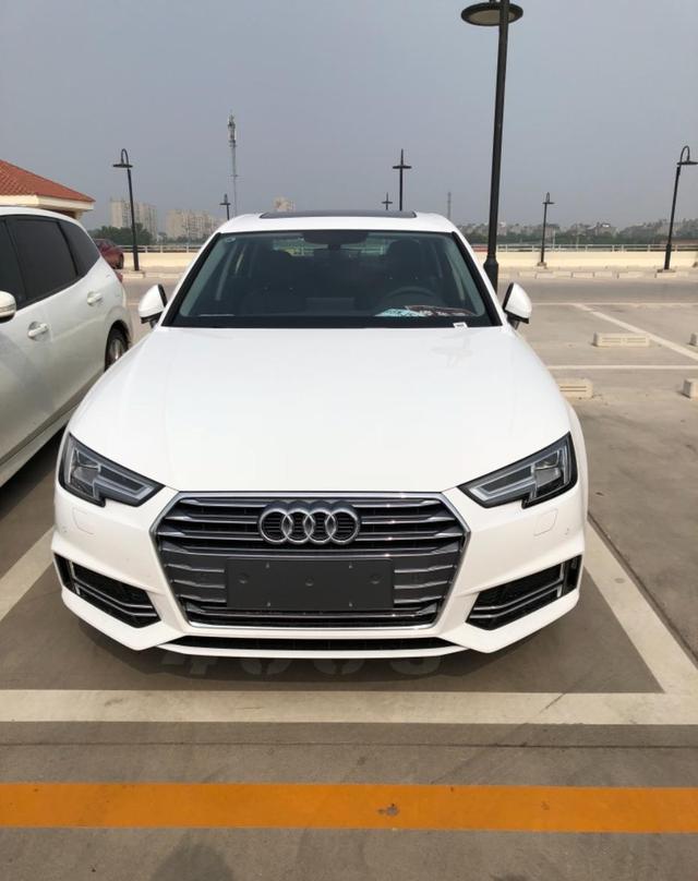 奥迪A4L 30周年纪念时尚版提车作业，车主：用刚买一年的Q3置换