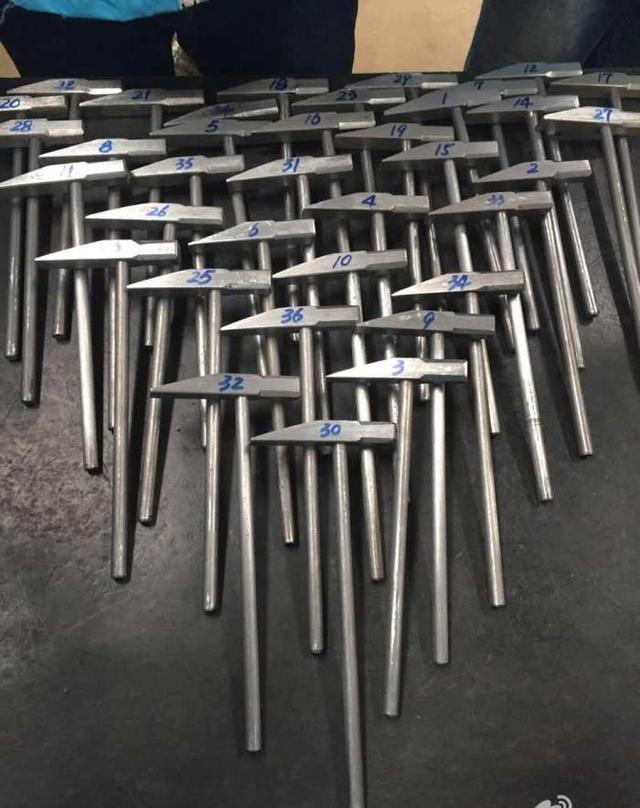 工科大学生金工实习 每个人都要做一把小锤子