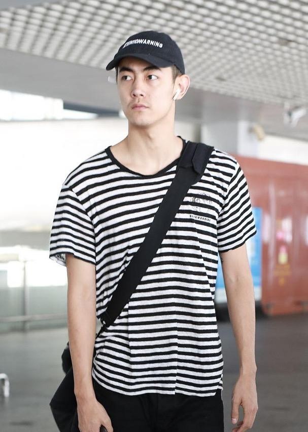 纪凌尘与阚清子分手后现身机场 胡子拉碴似心